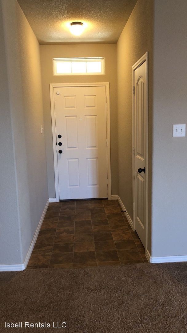 Foto del edificio - 5 br, 2.5 bath House - 7004 American West ...