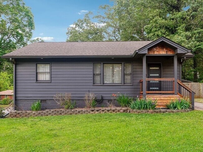 Photo - 2450 Hillcrest Dr House