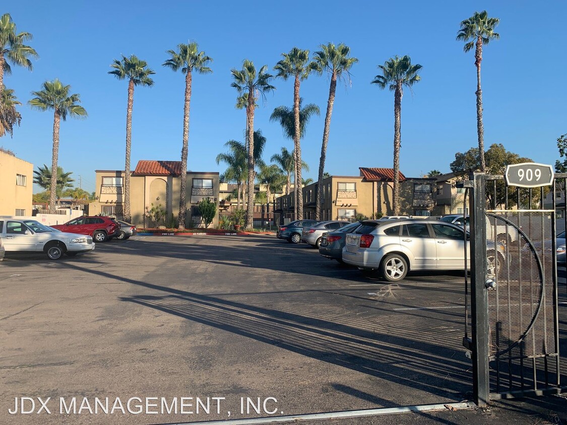 Primary Photo - 909 S Sunshine Ave