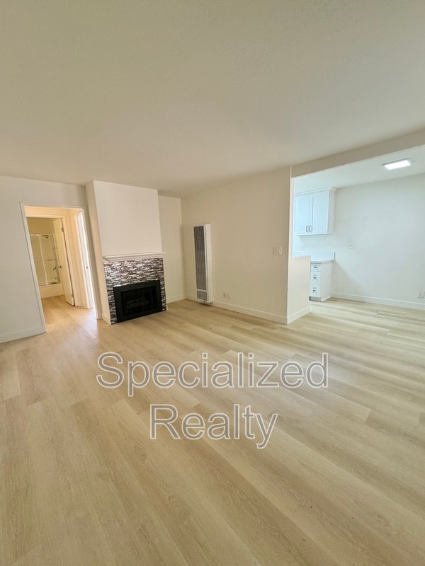 Building Photo - 14718 Sylvan St