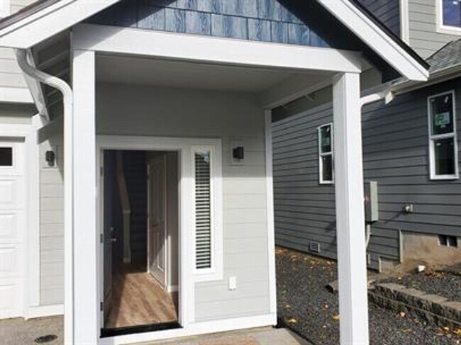 Building Photo - 3 Bedroom 2.5 Bath in Tumwater