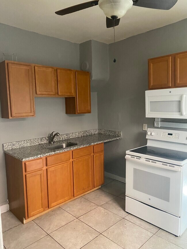 Kitchen - 138 N 54th St