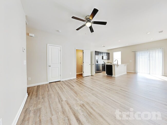 Building Photo - 323 Springwalk Ln