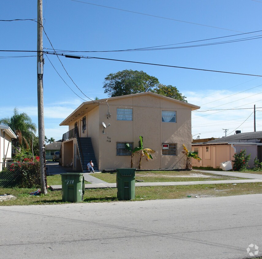 Building Photo - 711-719 SW 1st Ave