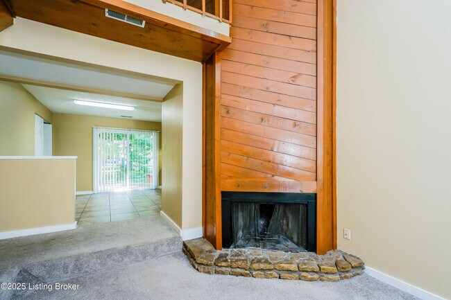 Foto del edificio - 2808 Six Mile Ln