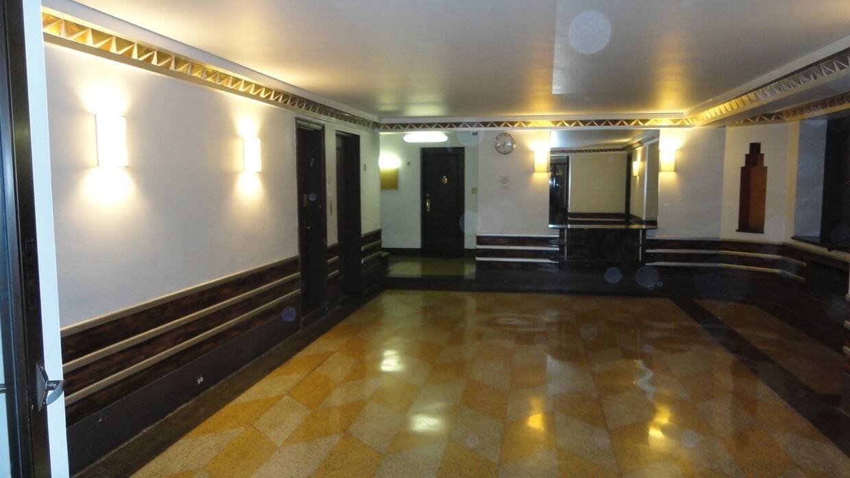Lobby Photo - 210-214 E 75 St