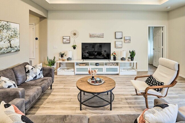 Foto del edificio - 1129 Bluespire Dr