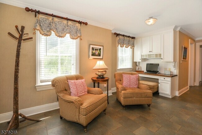 Foto del edificio - 31 Long Hill Rd