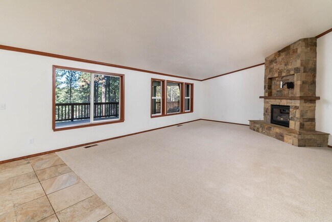 Building Photo - This could be your dream home! Must see!!