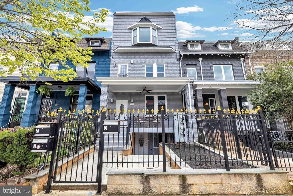 Primary Photo - 210 Upshur St NW