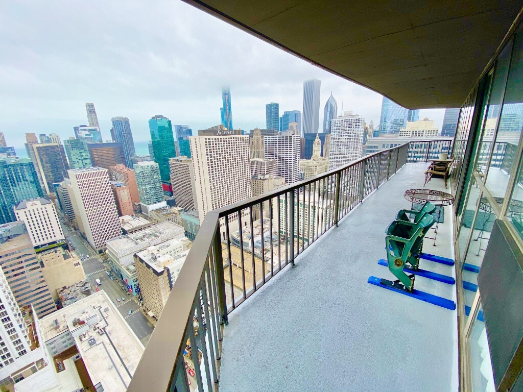 Foto principal - 10 E Ontario St