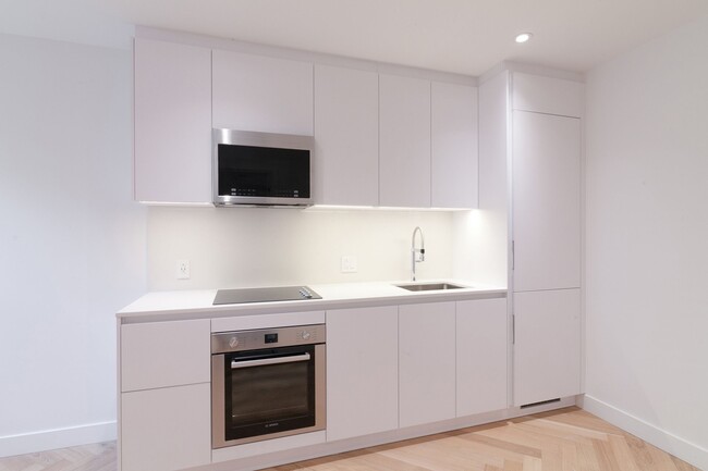 Building Photo - 590 Av. Outremont