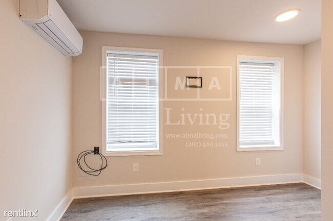 Foto del edificio - 2 br, 1 bath Townhome - 58 E Collom St