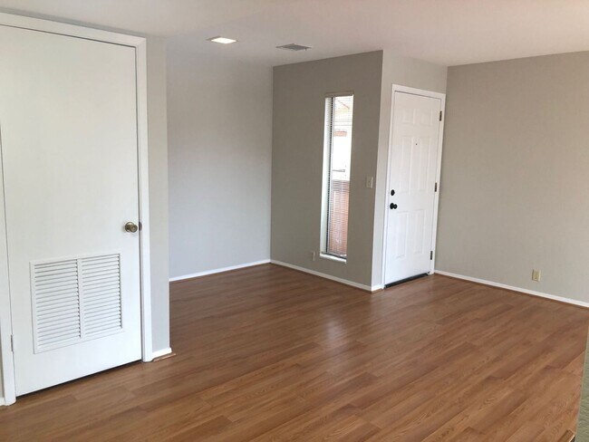 Foto del edificio - Cute Condo For Rent in Cottonwood Heights!
