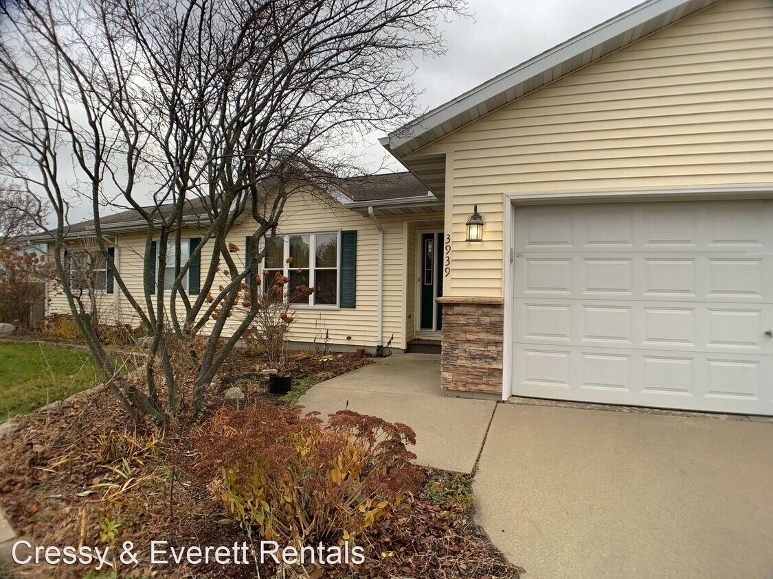 3 br, 1.5 bath House 3939 Green Acre Dr. House Rental in St. Joseph, MI