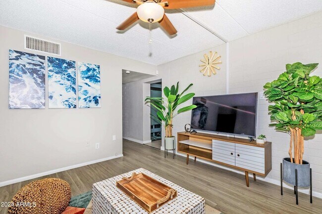 Foto del edificio - 615 S Hardy Dr