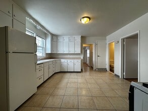 Building Photo - 1017 N Webster Ave