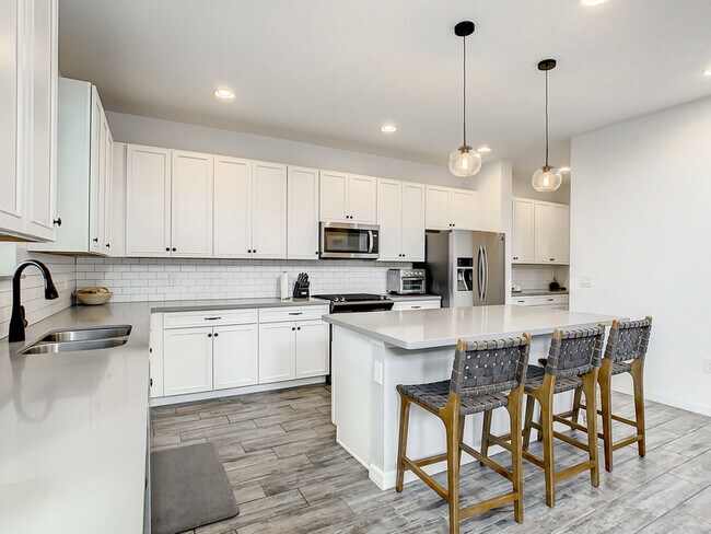 Building Photo - 6472 Makrut Lime Dr