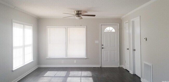 Foto del edificio - 724 S Main St