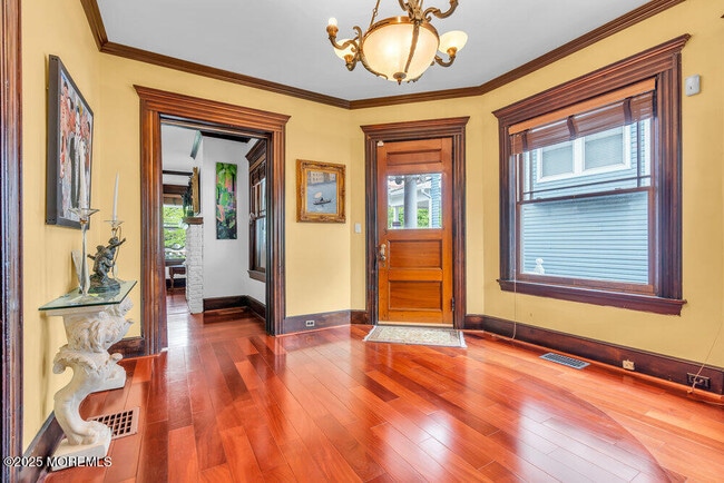Building Photo - 304 8th Ave