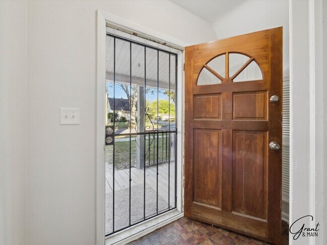 Foto del edificio - $1300 - 3 bedroom, 1 bathroom Bungalow