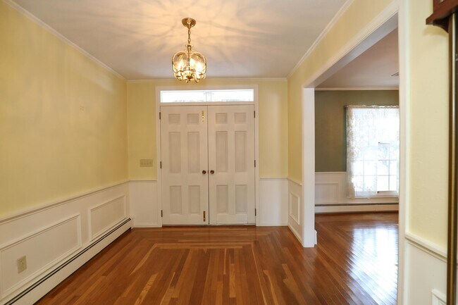 Building Photo - 11 Strawberry Hill Rd