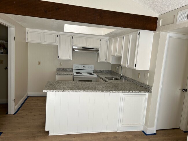 Building Photo - 1710 Avondale Ave