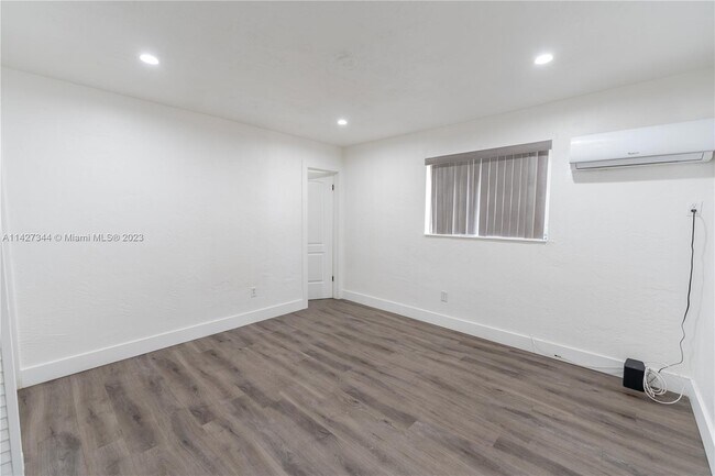 Building Photo - 740 W 33rd St