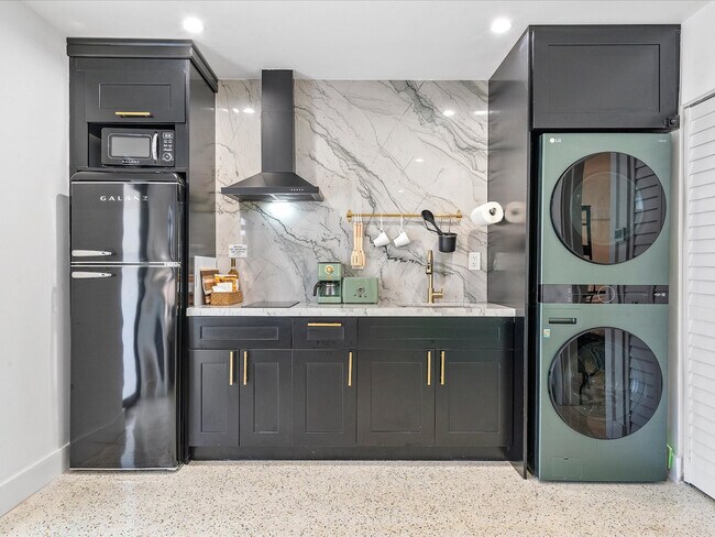 Foto del edificio - 256 NW 57th St