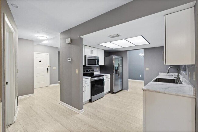 Foto del edificio - 1716 SW 77th Terrace