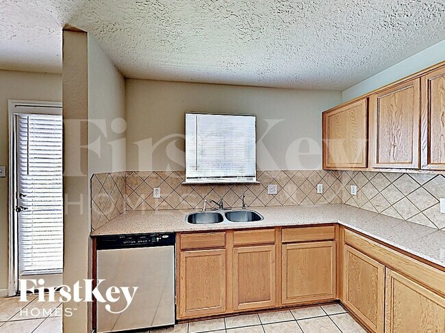 Foto del edificio - 29206 Legends Beam Dr