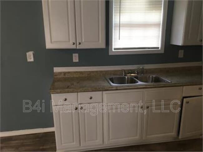 Foto del edificio - 324 Macedonia Rd SE