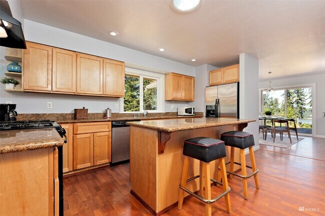 Building Photo - 31 E Peyton Pl
