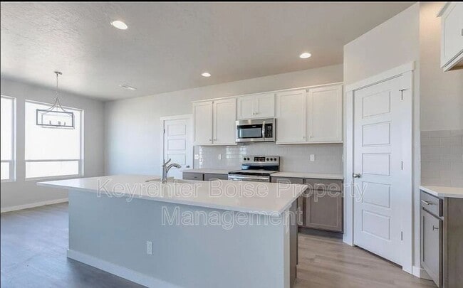 Building Photo - 3344 W Zarea Dr