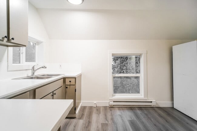 Building Photo - 135NE