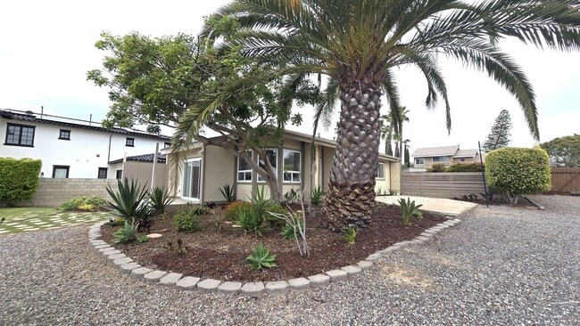 Foto del edificio - Unique, 2Bd/2BA Single Story House: Large Lot with Ocean/Sunset Views!