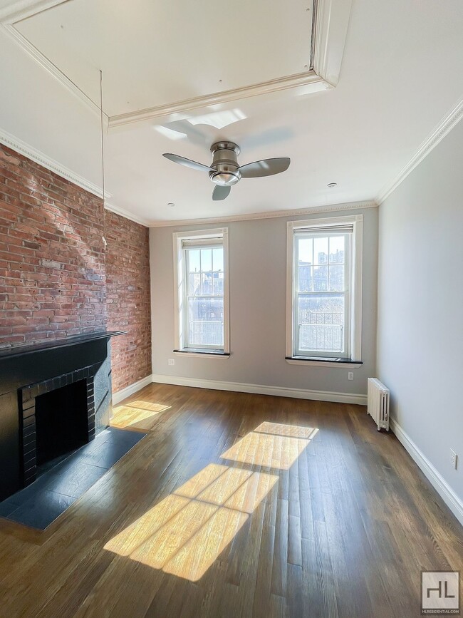 Building Photo - Leroy Street