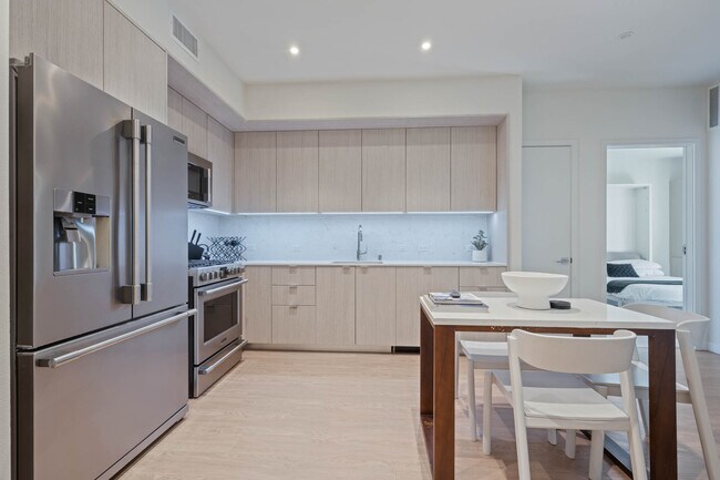 Building Photo - Opulent, Fully Furnished Private Room in S...