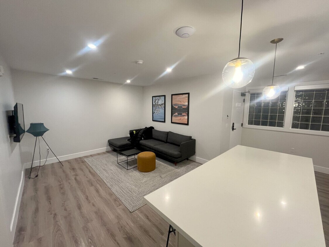 Foto principal - 225 Vine St NW