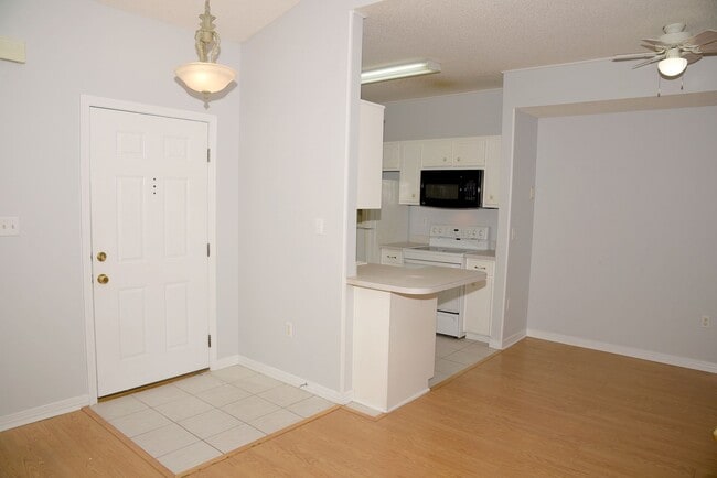 Foto del edificio - Rare 3 Bedroom Condo!