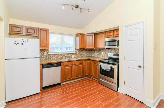 Building Photo - 3829 Niagara Dr