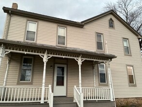 Building Photo - 14737 W Creek Rd