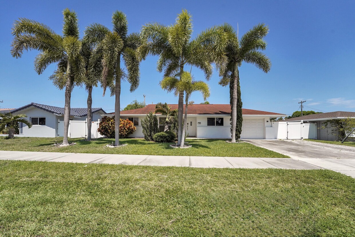 Primary Photo - 600 NW 12th Ave