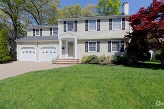 Building Photo - 135 Lindbergh Ave