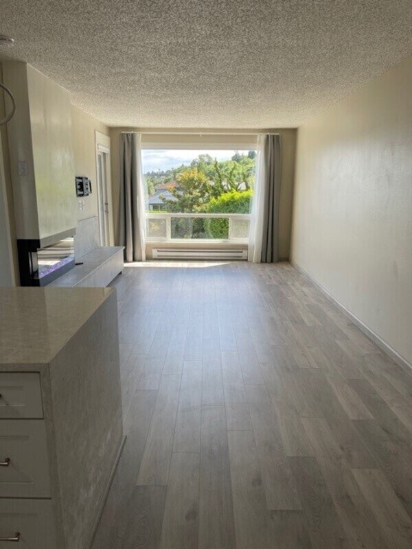 Foto del edificio - 720 Lakeside Ave S
