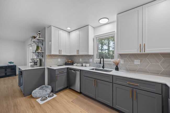 Building Photo - Verde Vista