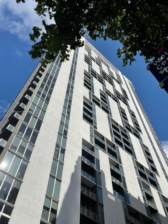 Foto del edificio - 151 SE 1st St