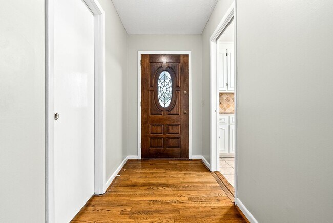 Foto del edificio - 302 Bowden Dr