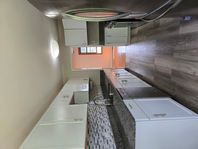 Building Photo - 220 Kingman Ln
