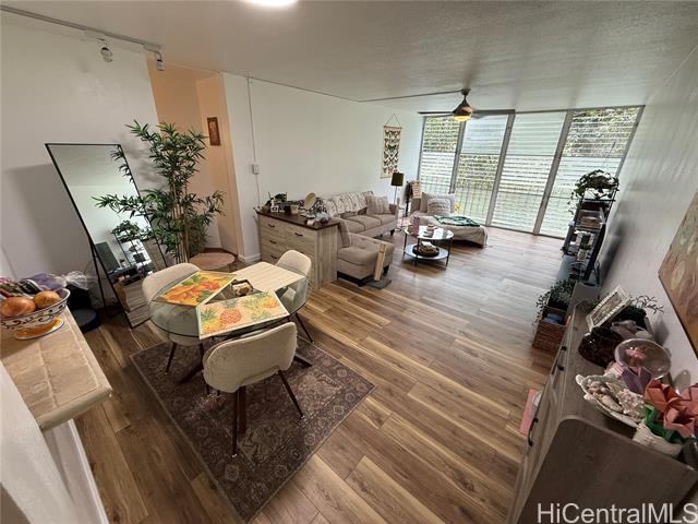 Foto del edificio - 95-227-227 Waikalani Dr